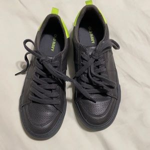 Like new gray sneakers